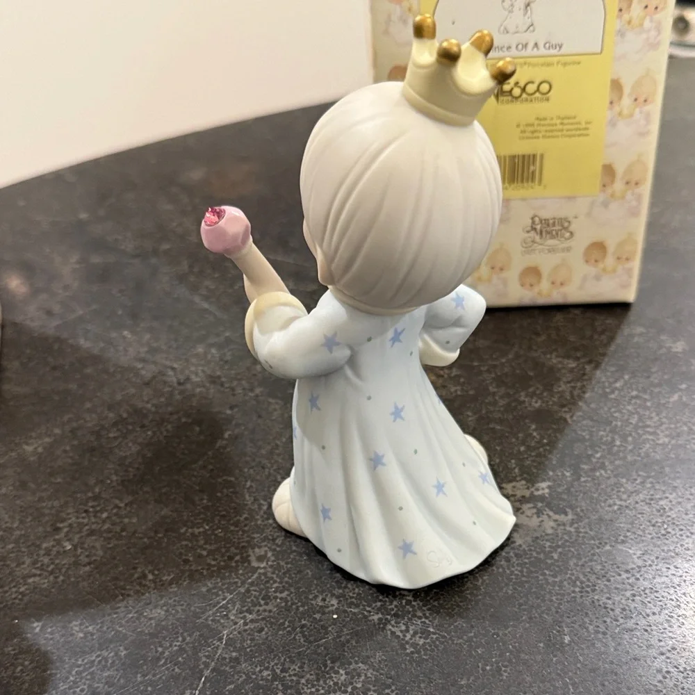 Precious Moments Royal Pair with Gold Crowns - Picture 3 of 8